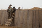 Heavy Duty Hesco Defensive Barriers Bunker, Sand Filled Barriers Umur Layanan Panjang pemasok