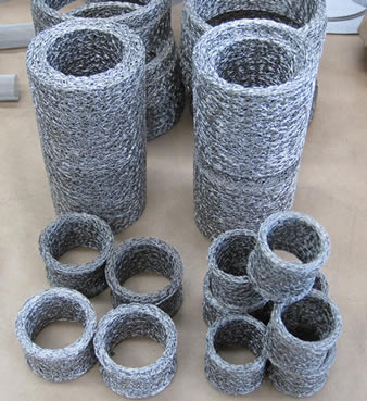 Stainless steel rajutan wire mesh filter dengan diameter dan ketebalan yang berbeda.